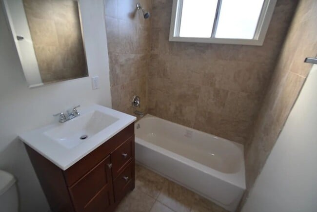 6500 Whitaker Ave in Los Angeles, CA - Building Photo - Building Photo