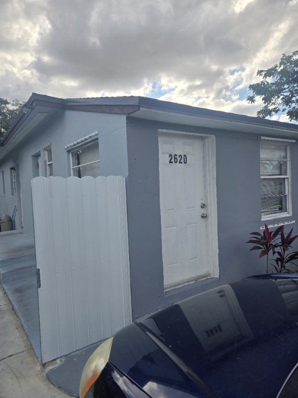 2620 NW 35th St in Miami, FL - Building Photo - Building Photo