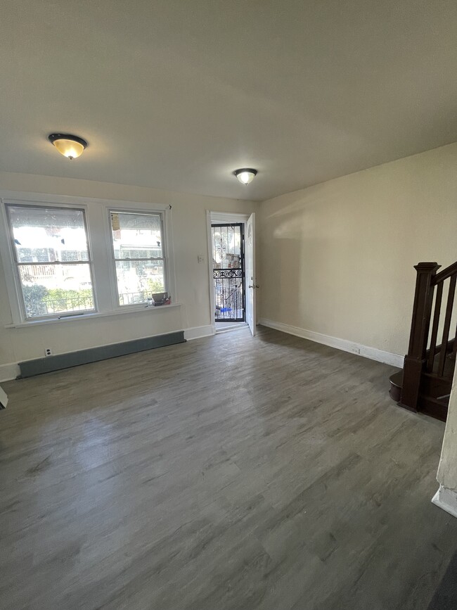 property at 5821 N Woodstock St