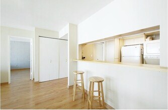10966 Rochester Ave, Unit 6B in Los Angeles, CA - Foto de edificio - Building Photo