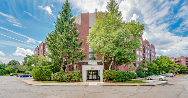 Devonshire Place Apartments in Holyoke, MA - Building Photo - Building Photo