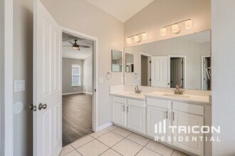 8332 Crescent Moon Dr in New Port Richey, FL - Building Photo - Building Photo