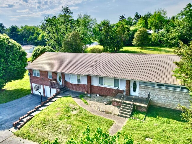 property at 104 Knox St