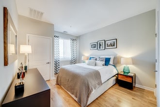 Twenty50 in Fort Lee, NJ - Foto de edificio - Building Photo