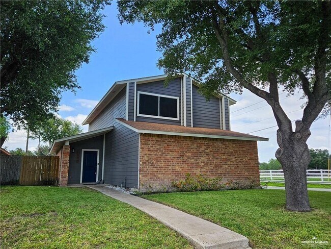 10 Martin Ave in McAllen, TX - Building Photo - Building Photo