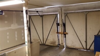 260 Shadybrook Ln in Las Vegas, NV - Building Photo - Building Photo