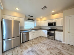 9221 Candilela Ct in Las Vegas, NV - Building Photo - Building Photo