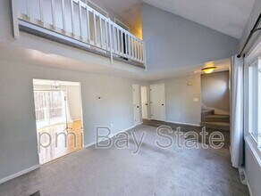 103 Hayward St in Franklin, MA - Foto de edificio - Building Photo