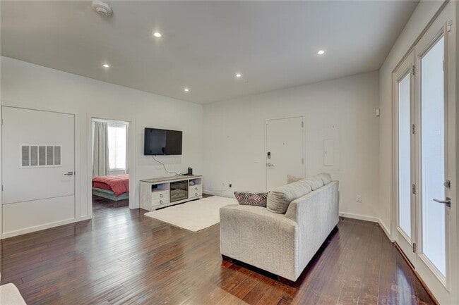 627 Couch Dr in Oklahoma City, OK - Building Photo - Building Photo