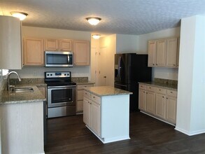 5126 Algean Dr in Canal Winchester, OH - Foto de edificio - Building Photo