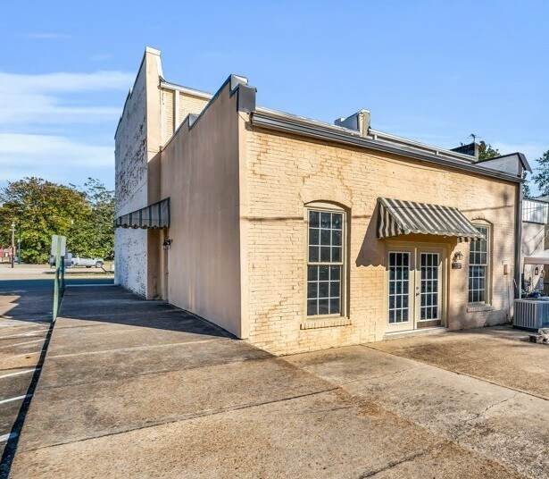 463 Commerce St, Unit #2 in West Point, MS - Building Photo - Building Photo