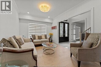 570 Orchards Cres in Windsor, ON - Building Photo - Building Photo