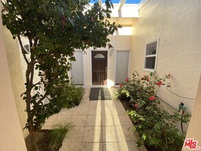 3900 Castlerock Rd in Malibu, CA - Building Photo - Building Photo