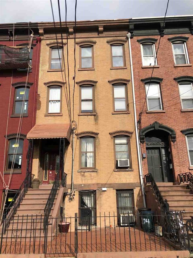 204 5TH St-Unit -3 in Jersey City, NJ - Building Photo - Building Photo