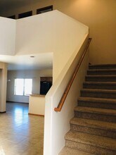 21-23 Hanfield Ct in Surrey, ND - Foto de edificio - Building Photo