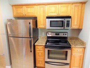 5740 Rock Island Rd in Tamarac, FL - Building Photo - Building Photo