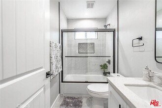 433 W Gage Ave in Los Angeles, CA - Building Photo - Building Photo