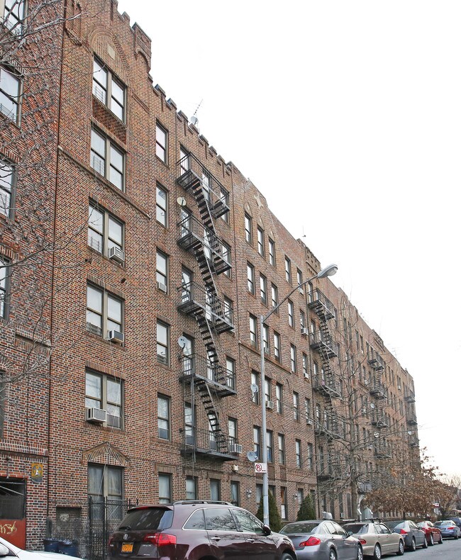 947 Montgomery St in Brooklyn, NY - Foto de edificio - Building Photo