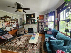 4025 N Springfield Ave, Unit 2 in Chicago, IL - Building Photo - Building Photo