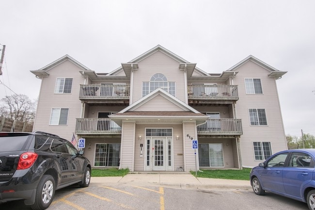 Park Pointe Apartments in Waterloo, IA - Foto de edificio - Building Photo