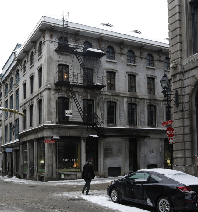 402-404 Saint-Sulpice in Montréal, QC - Building Photo - Primary Photo