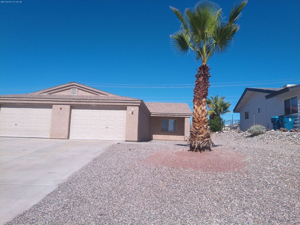 830 San Dab Dr in Lake Havasu City, AZ - Foto de edificio