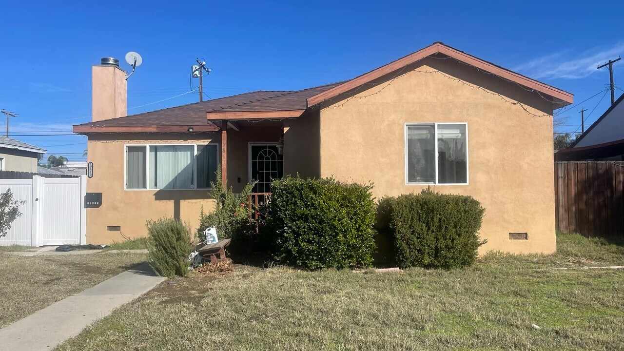 19811 Welby Way, Unit 00-5104 in Los Angeles, CA - Building Photo