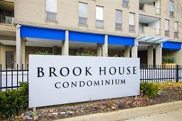 77 Pond Ave in Brookline, MA - Building Photo