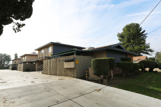 Lacey Villa Apartments in Bakersfield, CA - Building Photo - Building Photo