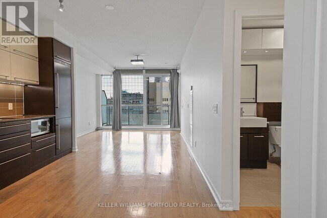 770 Bay St. in Toronto, ON - Building Photo - Building Photo