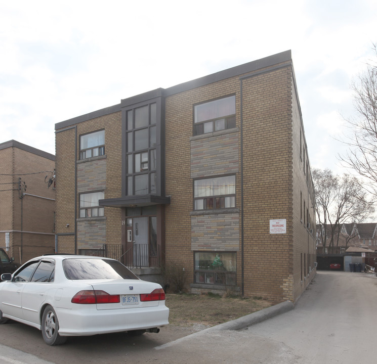 19 Denison Rd E in Toronto, ON - Building Photo