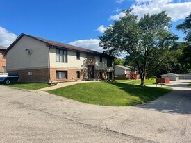 Immaculate Updated 2 Bedroom 1 bathroom in Rockford, IL - Building Photo