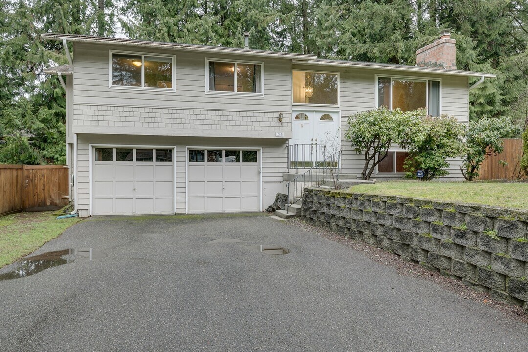 707 216th Pl NE in Sammamish, WA - Foto de edificio