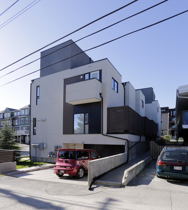 1702 28th Ave SW in Calgary, AB - Building Photo