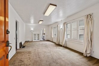 274 N Oak Ave in Pasadena, CA - Building Photo - Interior Photo