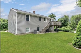 15 Cross St, Unit 302 in Narragansett, RI - Building Photo - Building Photo