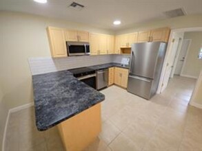 1301 NE 16th Ter, Unit 5 in Fort Lauderdale, FL - Building Photo - Building Photo