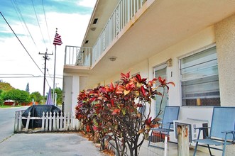 324 N J St in Lake Worth, FL - Foto de edificio - Building Photo