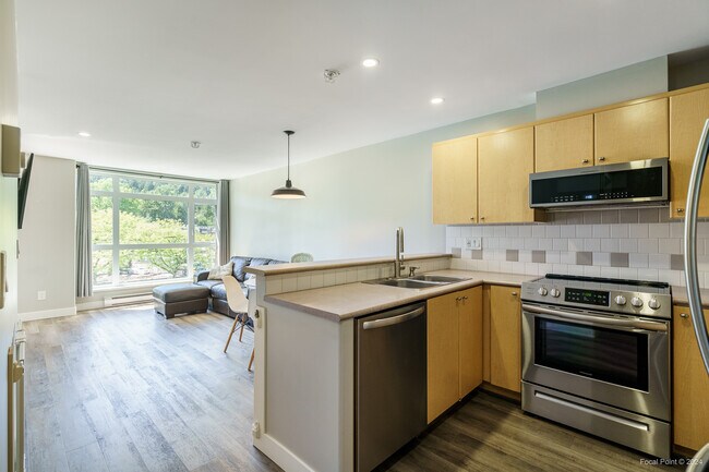 3122 St Johns St in Port Moody, BC - Building Photo - Building Photo