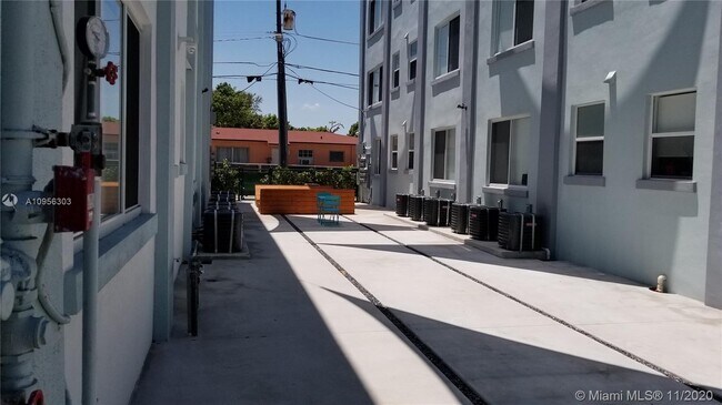 1818 SW 22nd Ave-Unit -1 in Miami, FL - Building Photo - Building Photo