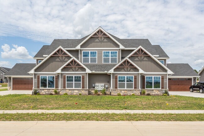 Forest Grove Crossing in Bettendorf, IA - Foto de edificio - Building Photo