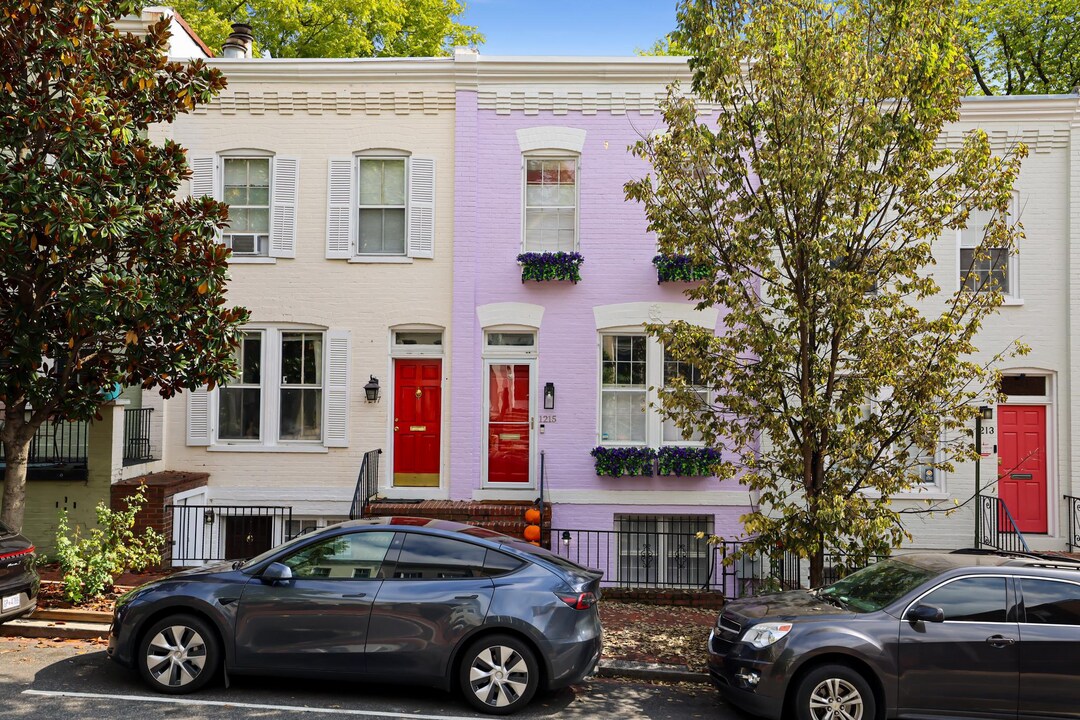 1225 33rd St NW in Washington, DC - Building Photo