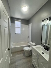 720 W 61st St, Unit 1 in Chicago, IL - Building Photo - Building Photo