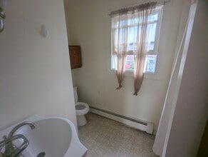 9 Main St, Unit A in North Bennington, VT - Building Photo - Building Photo