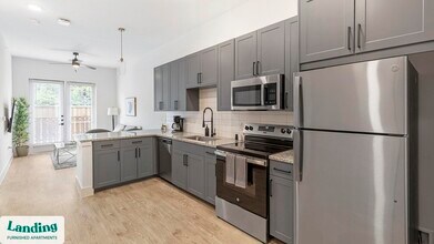 650 E Sycamore St in Denton, TX - Building Photo - Building Photo