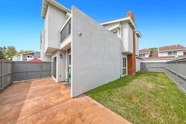 617 Shasta Ln in Costa Mesa, CA - Building Photo - Building Photo