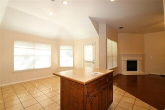 7828 Corona Ct in Arlington, TX - Building Photo - Building Photo