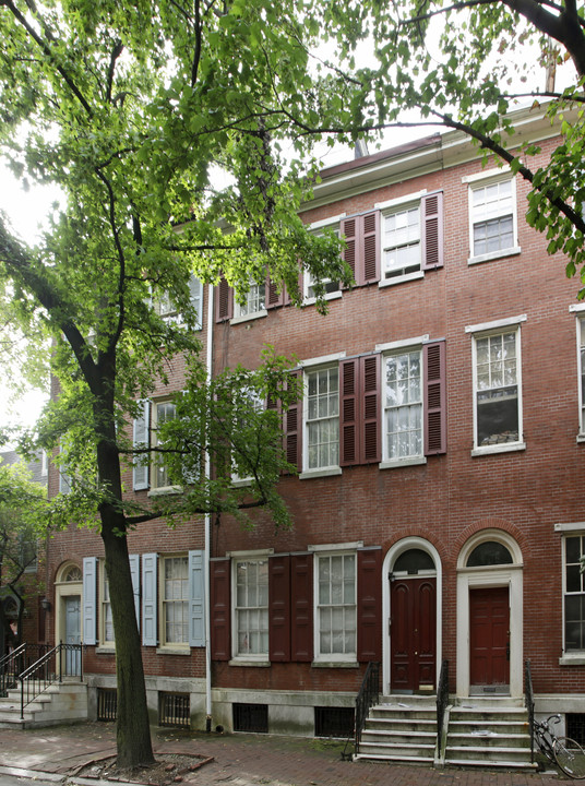 230 Pine St in Philadelphia, PA - Foto de edificio