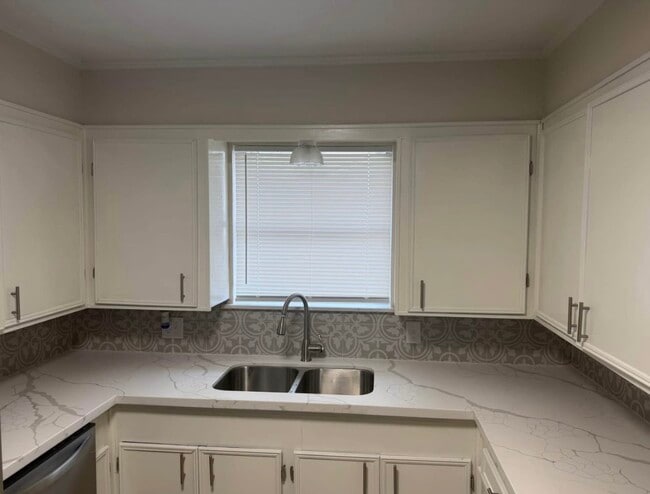 3616 Ave D in Nederland, TX - Building Photo - Building Photo