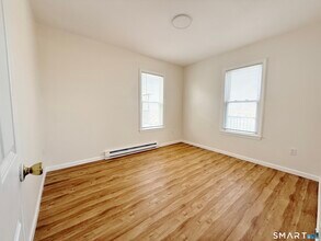 70 Lindley St in Bridgeport, CT - Building Photo - Building Photo